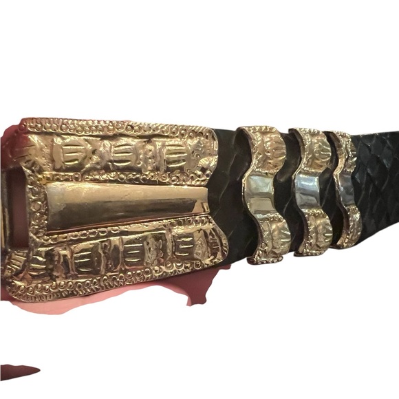 Judith Leiber Black snakeskin vintage Belt with Signature Detail adjustable - Picture 4 of 8